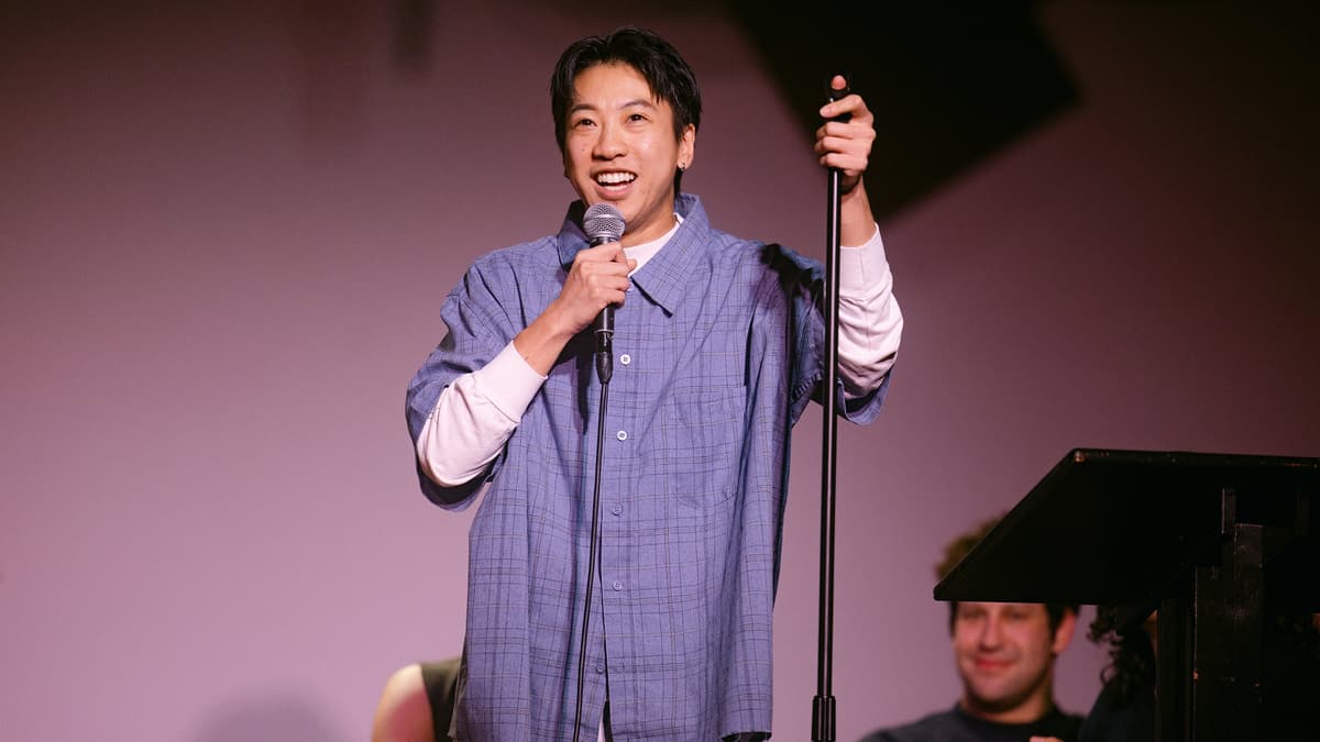 James Tom Goes on a Mini-Tour, Casual Style